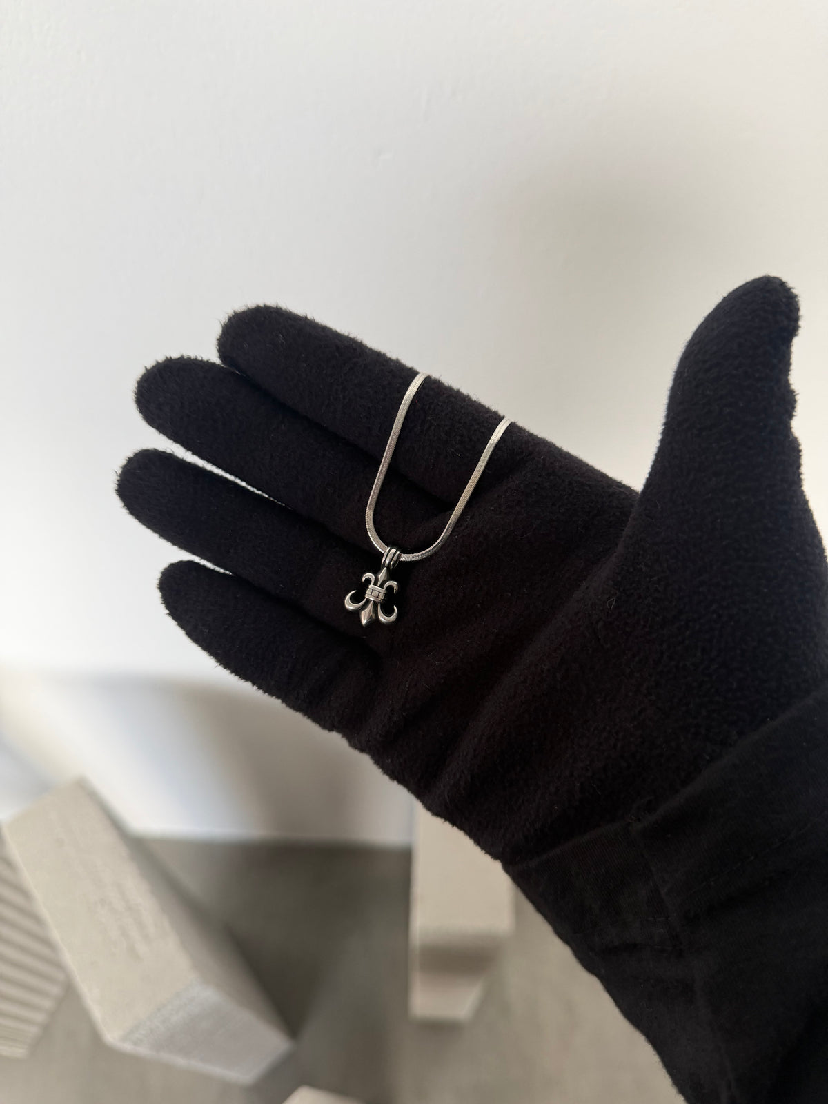 CH 001 pendent
