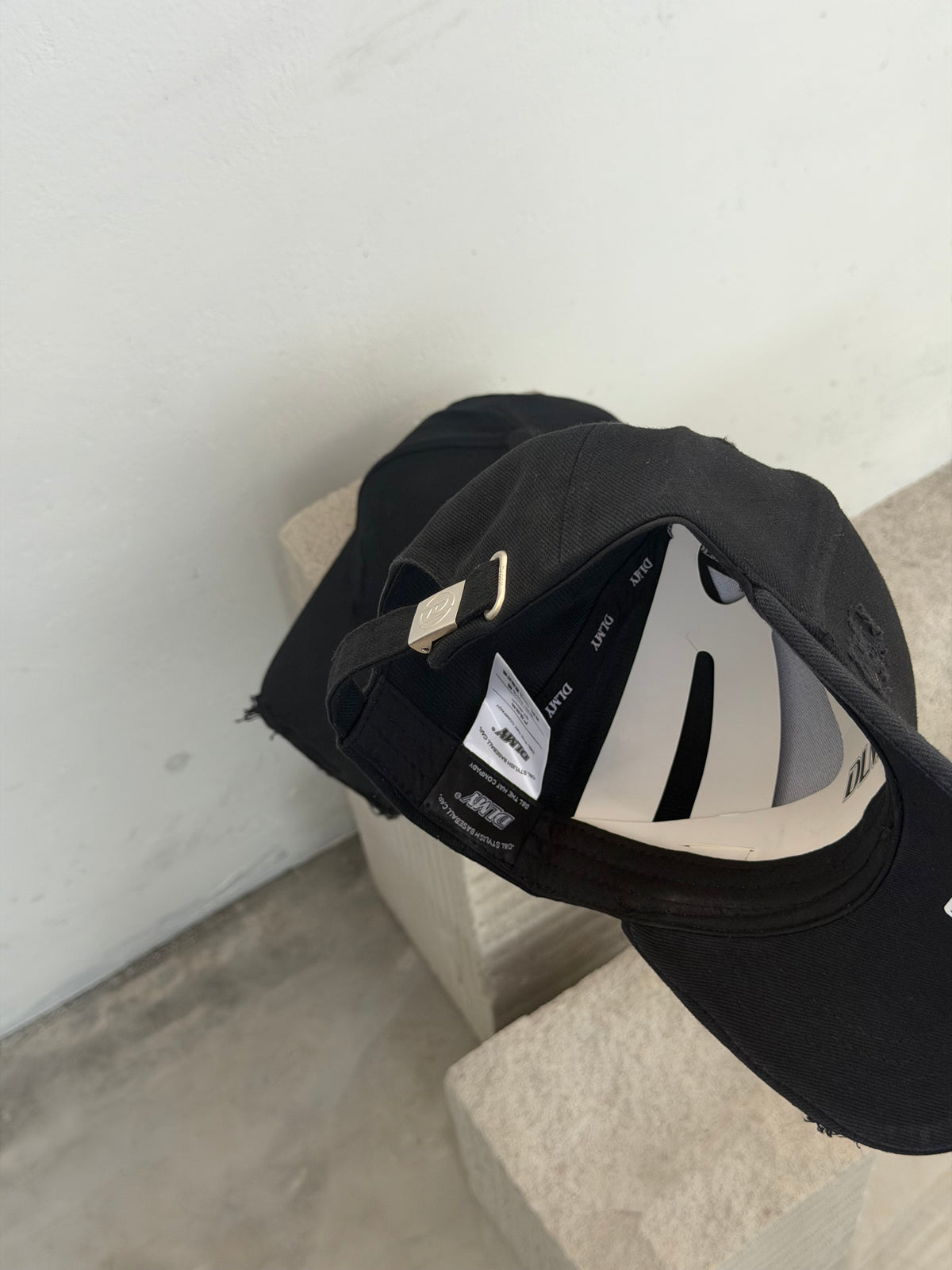 D cap